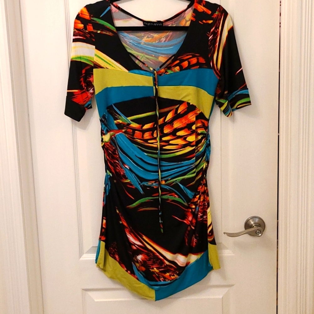 Beautiful fun S/S long shirt Size L ..16in underarm to underarm ..33in length